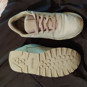 Classic Reebok mens size 9.5 Gray leather